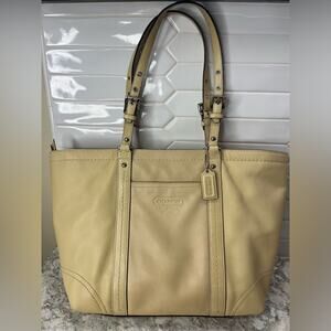 Coach Leather Tote Bag Zipper Top Adjustable Straps Cream
